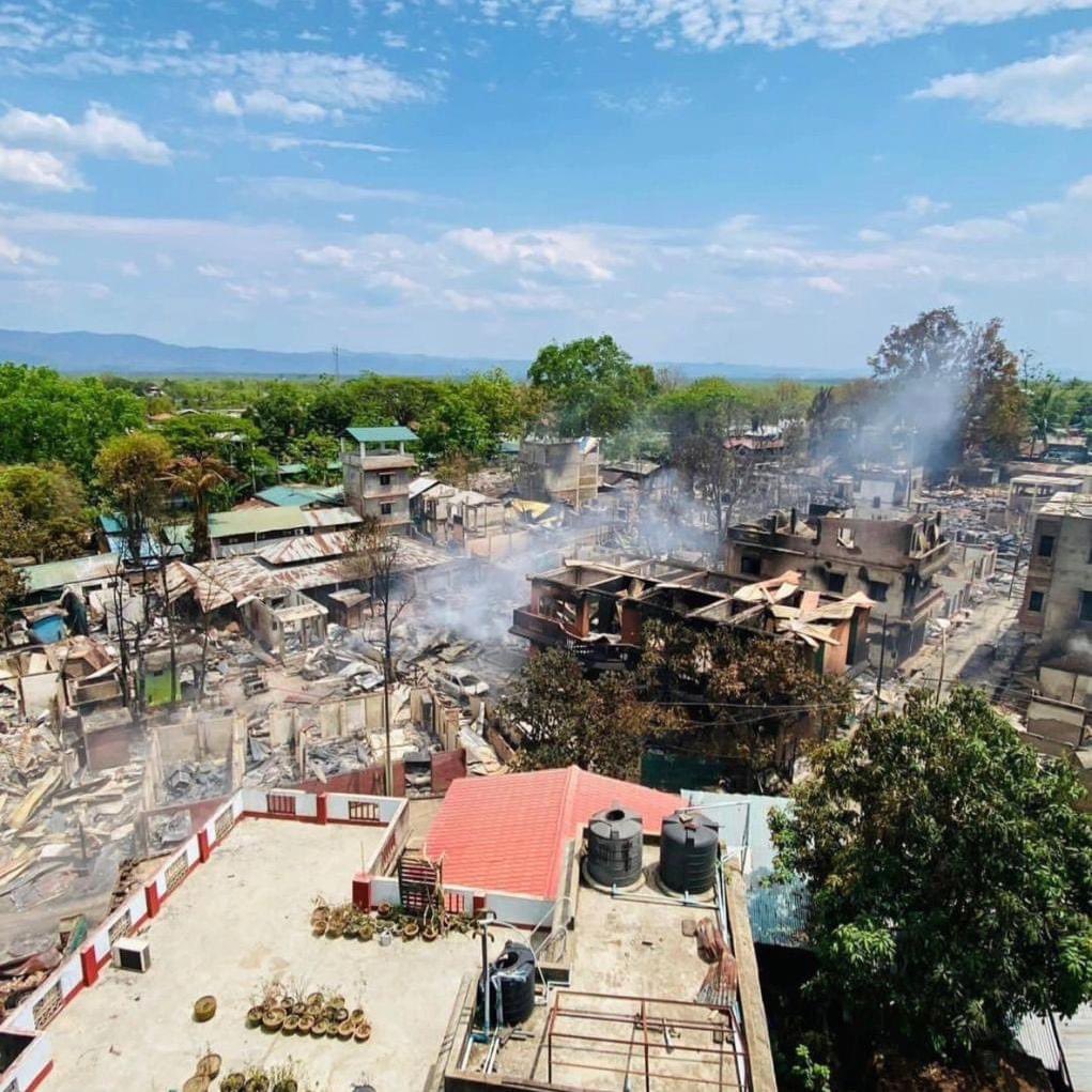 The current scenario of the Houses of Meitei's in Moreh burned down by Kukis Militants. 😢 
#ManipurCivilWar