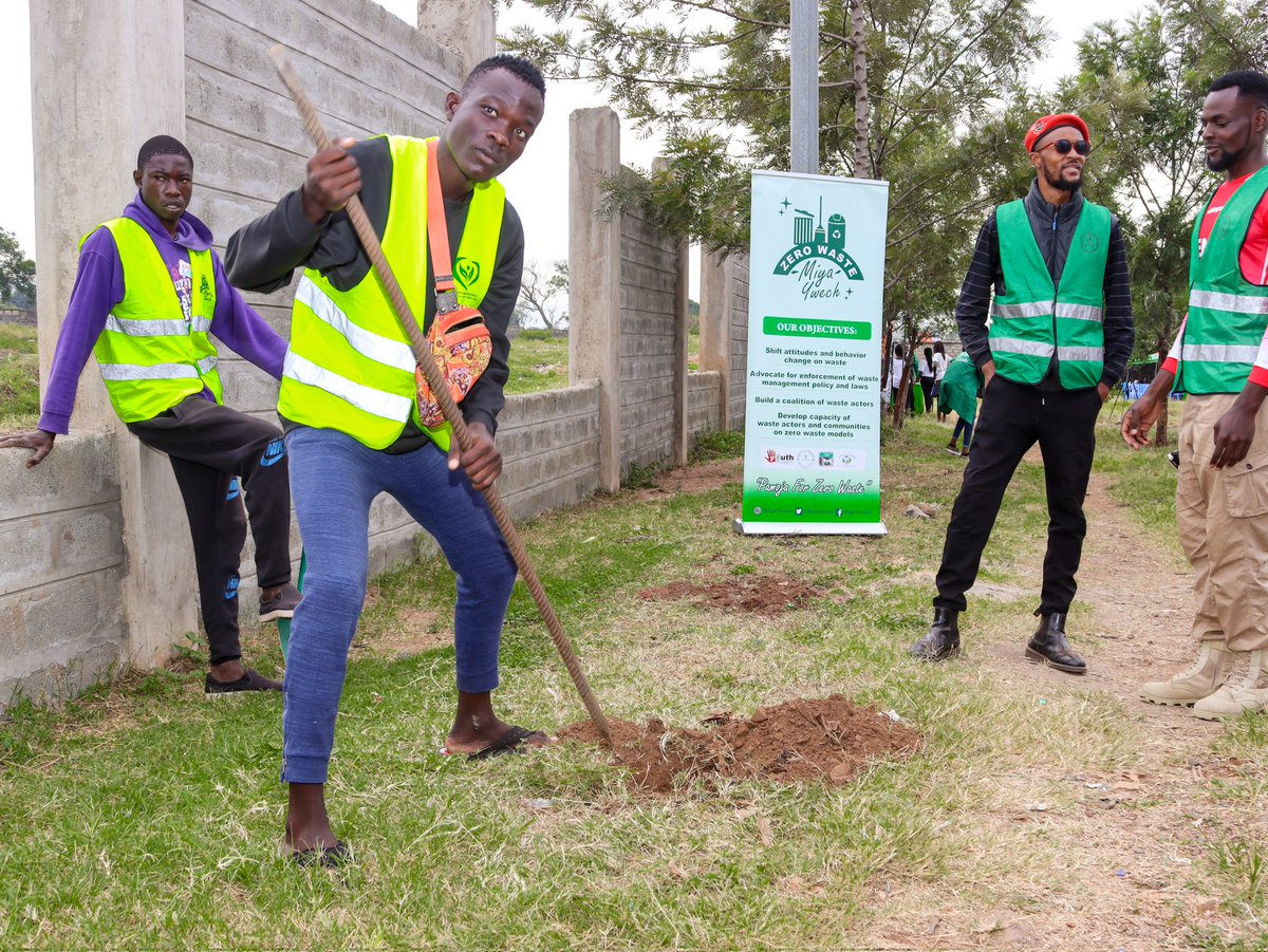 social_wg's tweet photo. 🌱 we are in solidarity with @MYwech for a special Plant-a-Tree event in Ring Road Corridor and Anyang' Nyongo Botanical Garden.
Together, we can make a difference. 🌳💚 @KisumuCountyKE
@StanChartKE
#EnvironmentalJustice
#PamojaforZeroWaste
#KisumuGreeningInitiative 
#Plantatree https://t.co/kXnF4m0MfN