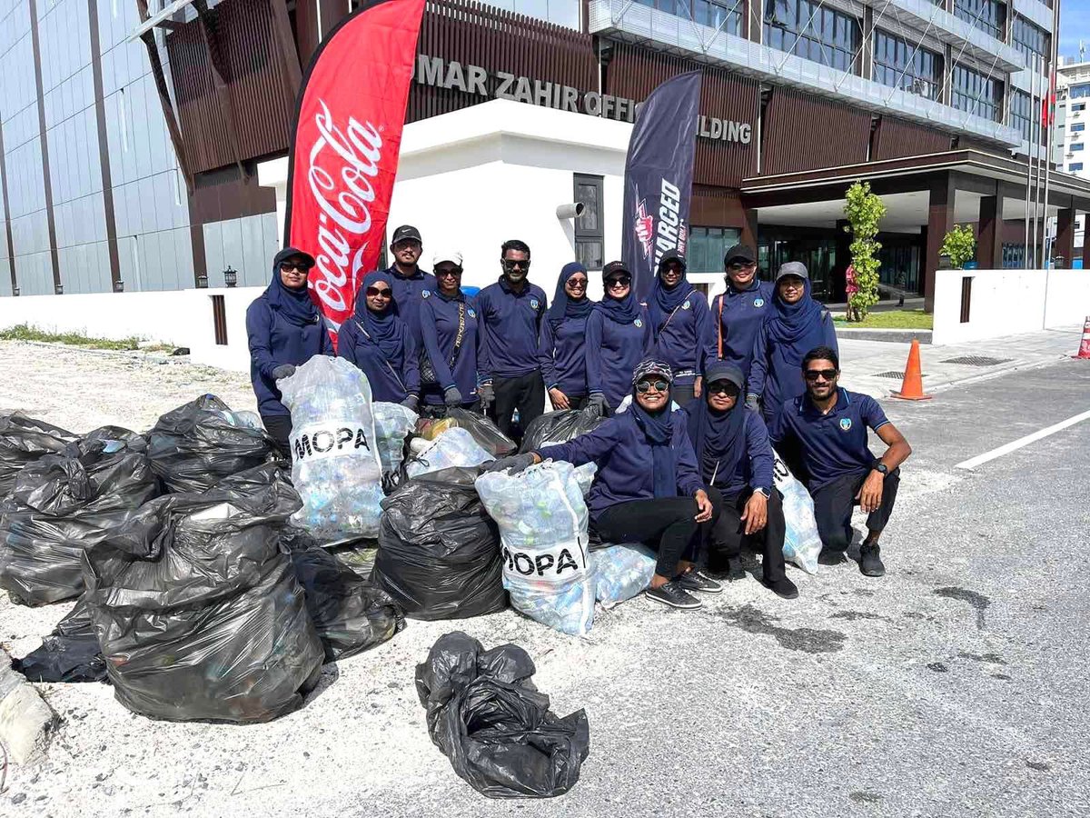 CRC_Customs's tweet photo. We had an amazing experience participating in the clean-up event organized by @hdcmaldives as part of its ‘Dhuniye Magey’ campaign.
Let’s us join hands and work together to make our community a cleaner place.
#DhuniyeMagey
#BeatPlasticPollution
#Solutionforplasticpollution https://t.co/F7uu3TcLqG