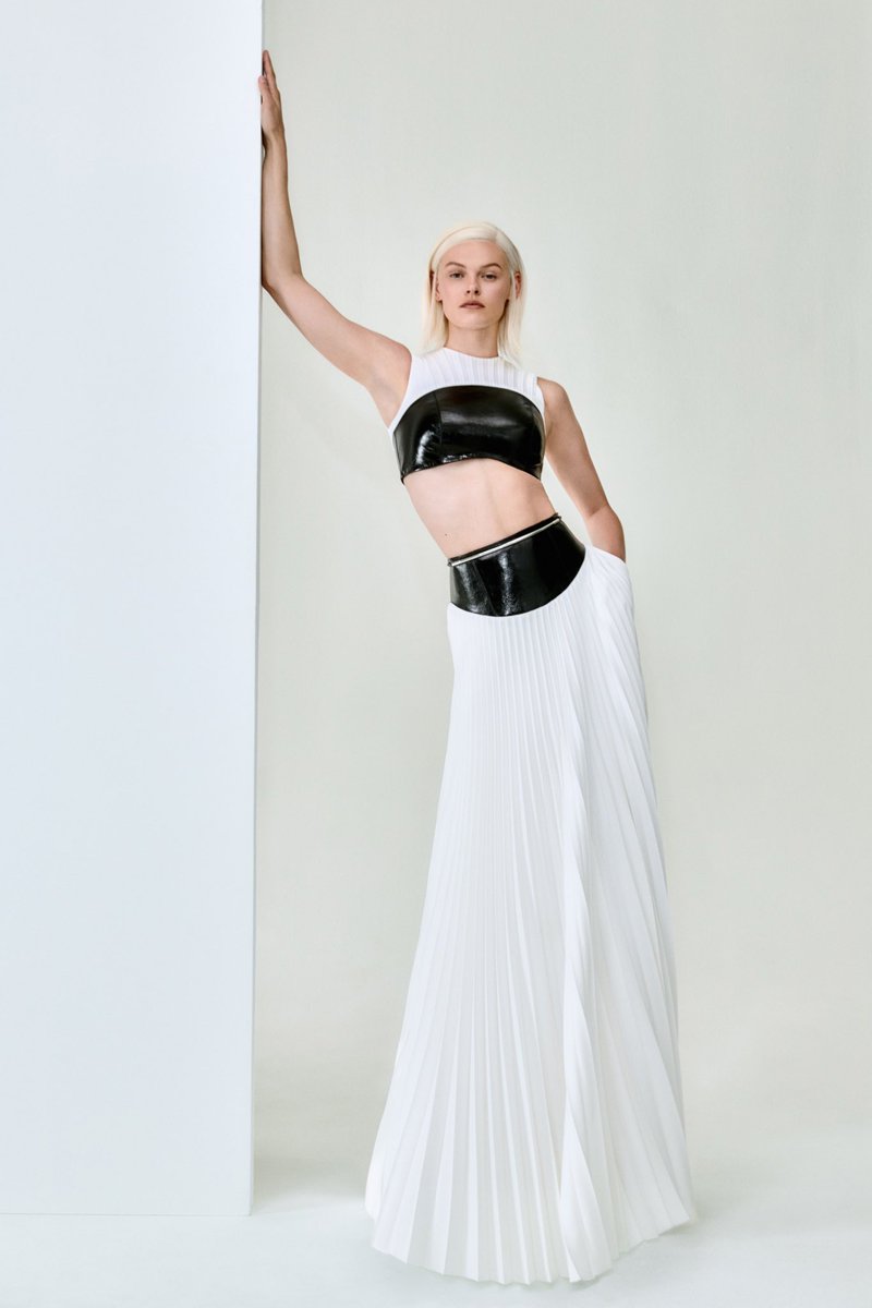 lucky_chvrm's tweet image. Brandon Maxwell Resort ‘24

The juxtaposition &amp;gt;

#fashion #resort2024 #runway