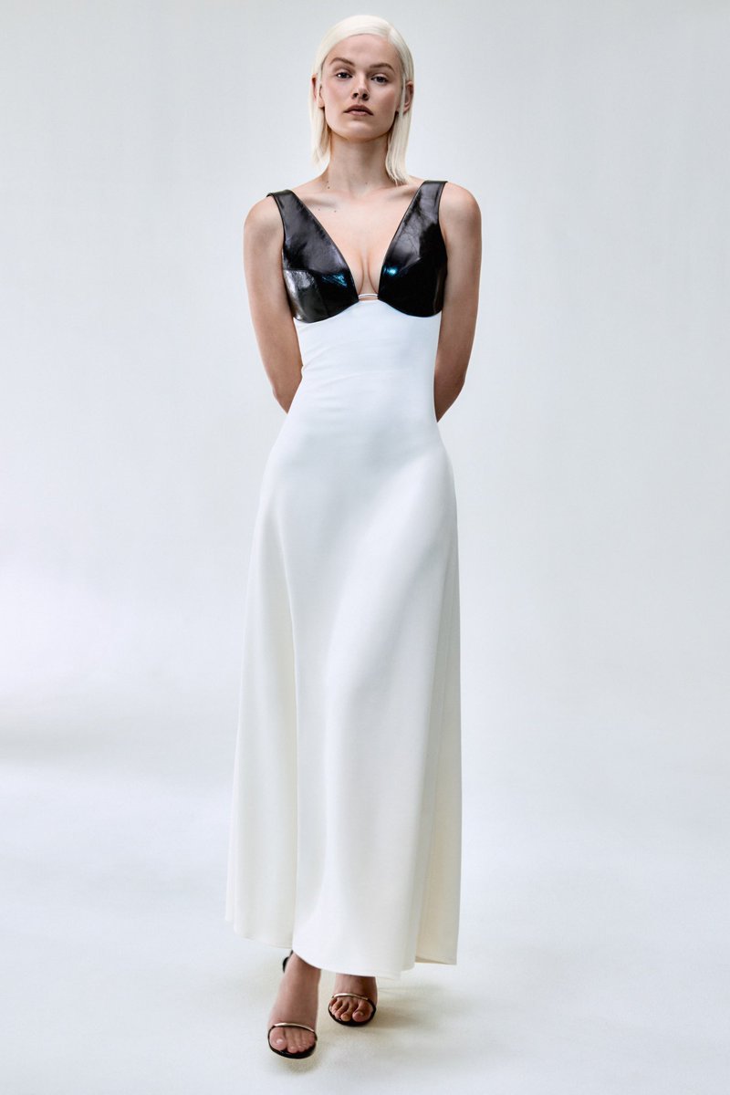 lucky_chvrm's tweet image. Brandon Maxwell Resort ‘24

The juxtaposition &amp;gt;

#fashion #resort2024 #runway