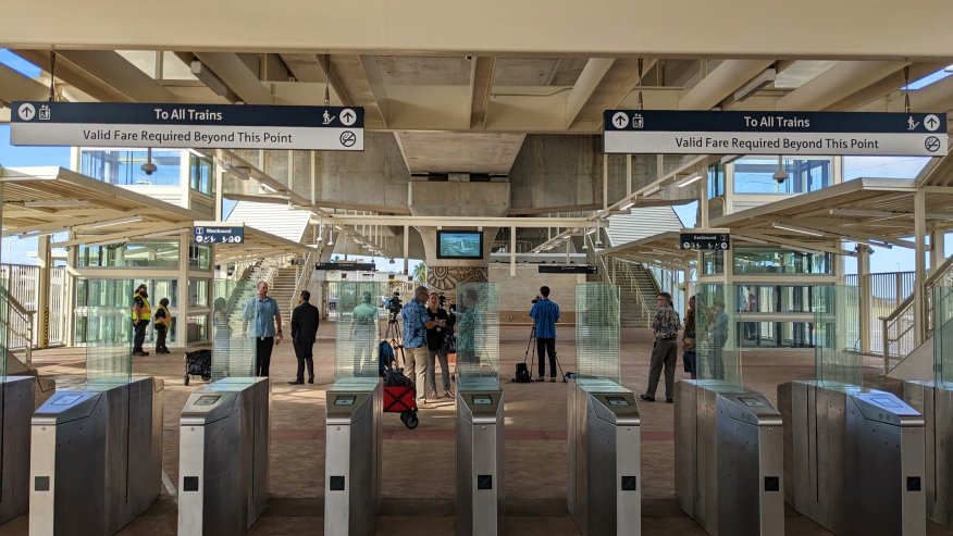 KHONnews's tweet image. 'That’s ridiculous' No public bathrooms at any rail stations

The $10 billion Honolulu rail is being touted as the most advanced transit system in the country by the city's Dept. of Transportation Services.

Yet as officials ready the rail for its grand opening in just three…