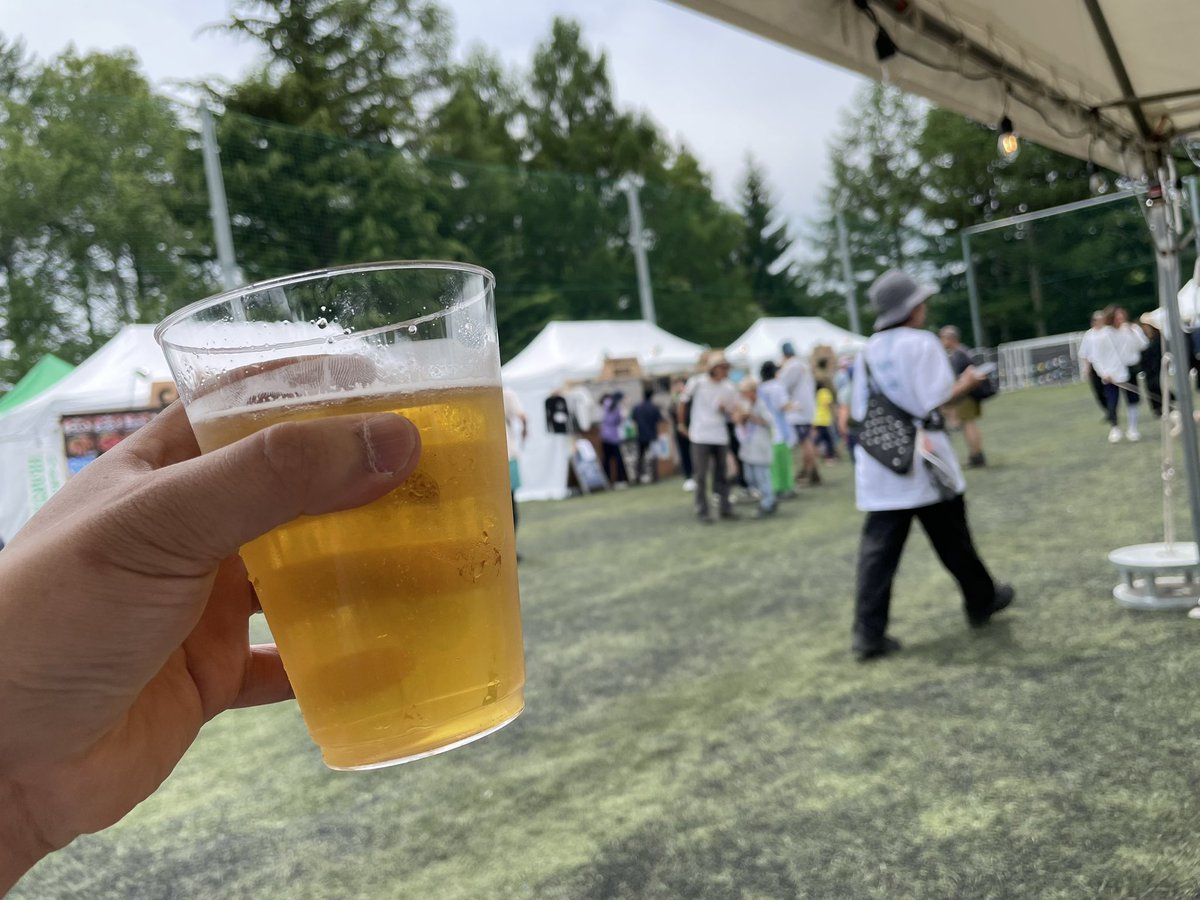 nirao2563's tweet photo. キャンプブック楽しい😆
今のところ天候にも恵まれ、サイコーな一日になりそう\(//∇//)\
ポテトとビールとマグロが入ったやつ。
 #THECAMPBOOK 
#thacampbookfes2023
#フェスメシ https://t.co/YbqoYGs18Y