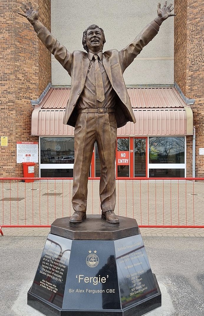 ManUtd_Histoire's tweet photo. [THREAD 📖] 

Aujourd'hui, je veux vous parler de la carrière d'Alex Ferguson avant d'arriver à Manchester United. 

Un parcours incroyable entre les conditions compliquées de la D2 Écossaise et l'Europe face aux plus grands.

Ça en vaut le détour.

⬇️⬇️⬇️ https://t.co/RtAGGdqwHe