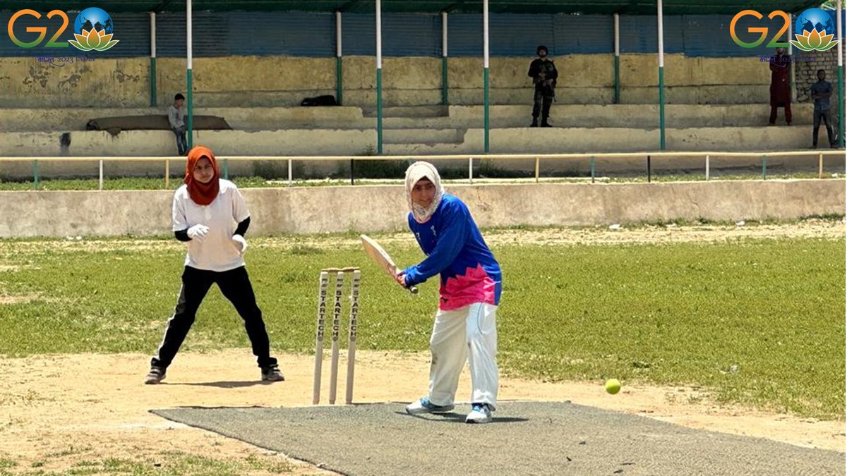 FatimaD75261608's tweet photo. . "As the North Kashmir Women's Premier League semi-finals unfold, let's celebrate the immense talent and resilience of these amazing cricketers. May the best team win! #NKWPL #SemiFinals" #Kashmir #IndianArmy #Womencricket #Valleycricket @RadioChinar @ChinarcorpsIA https://t.co/edzVkQTeo8