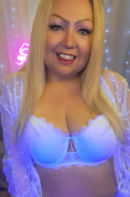 Another great night on cam with all you horny gentlemen, back tonight for more naughty fun .....https://t<a href="/tag/newprofilepic"class="tags"><span>#newprofilepic</span></a>