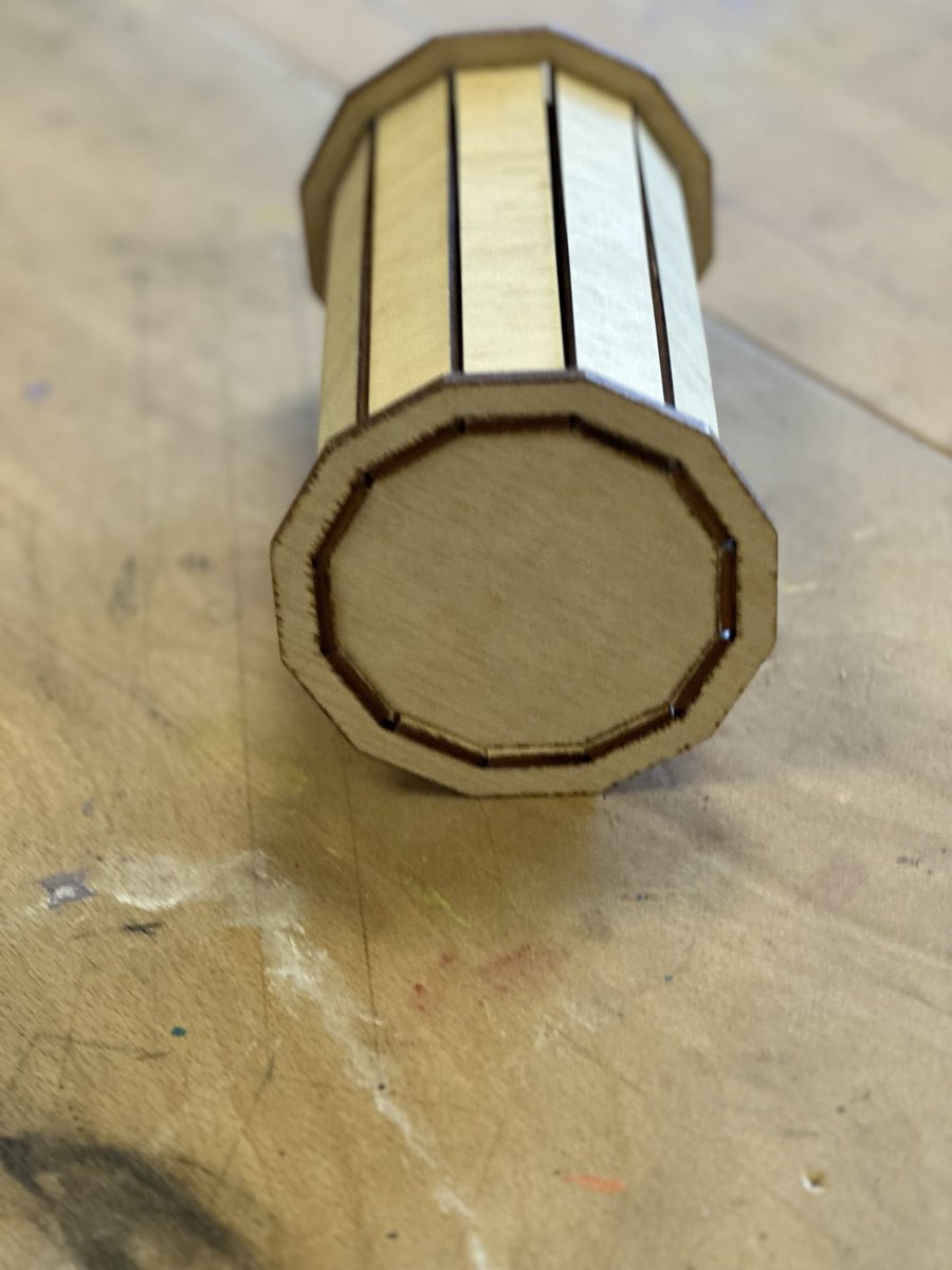 Fabilities_edu's tweet photo. Columnas romanas diseñadas y construidas por alumnos de 1 ESO #Fabilities  #Education  #STEM #InnovativeEducation https://t.co/CECuN1SlJY