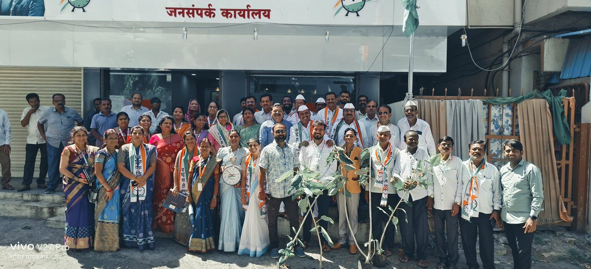SumitGaikwad07's tweet photo. राष्ट्रवादी कॉ.पार्टी वर्धापन दिन.
आज राष्ट्रवादी काँ. देहूरोड च्या वतीने पक्ष कार्यालय येथे पक्ष ध्वजारोहन शहर अध्यक्ष ऍड. ��्रविण झेंडे यांच्या हस्ते करण्यात आले या वेळी सेल अध्यक्ष,पदाधिकारी,महिला,कार्यकर्ते उपस्थितीत होते.देहूरोड शहरातील सातही वार्डात वडाची झाडे लावण्यात आली. https://t.co/BFJ6jk53CT