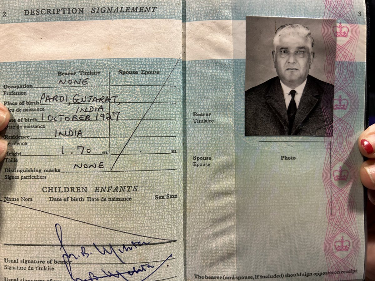SohayaV's tweet photo. Read about journeys across #oceans @Exodusplay23 in interview with #writer #RaminderKaur &amp; #producer @LataDesai12 on #migration #refugees #expulsion #politicians #parasites https://t.co/clVamqdIB9
#refugeeweek
#Saturdaythoughts
#India #Uganda #UK #Africa #Asia #theatre #fringe https://t.co/jIY66DGwve