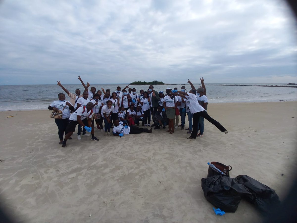 ntchango9's tweet photo. Le #OneForestYouthInitiative @OneForestY8870, @UNICEFGabon @SportGOUVGA ont formé 50 jeunes gabonais 🇬🇦en gestion durable et la valorisation des déchets plastiques♻️
@HACplastic @AFD_France @FVolontaires @francknguema5 @CEEAC_ECCAS @PACJA1 @WWFGabon https://t.co/Y6uT5lCVi2