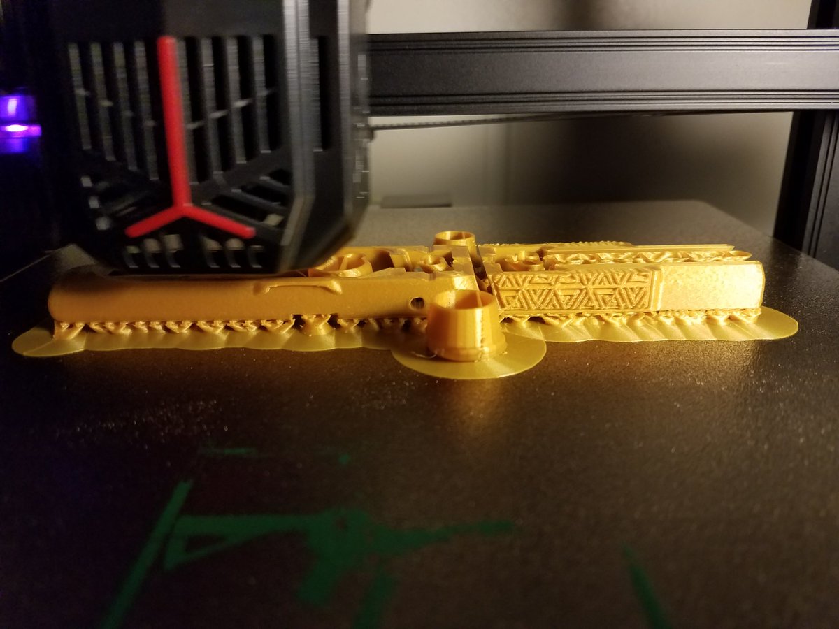 rightsofrefusal's tweet photo. @theanarchweeb Printing a golden weeb rn. #WeebHours https://t.co/4GIPgopXiv