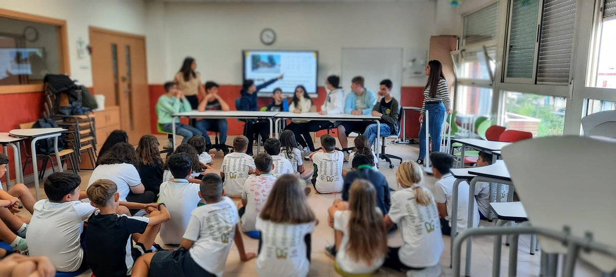 IESElCarrascal's tweet image. Ayer un grupo de alumnos de nuestro IES compartió sus vivencias en nuestro centro a los futuros alumnos de 1°ESO del CEIP Benito Pérez Galdós. Fue una experiencia maravillosa para ambos grupos.