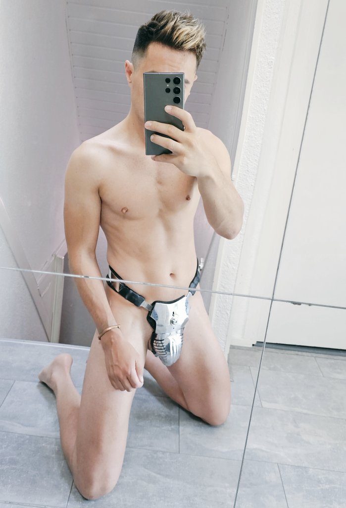 I have been travelling (freeballing) for a bit. So time to train again 🔒🔒.

#teamlocked