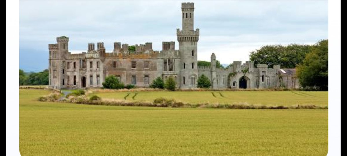 @historyinmemes Another impressive abandoned Manor home...is Ducketts Grove, County Carlow, Ireland... place is huge