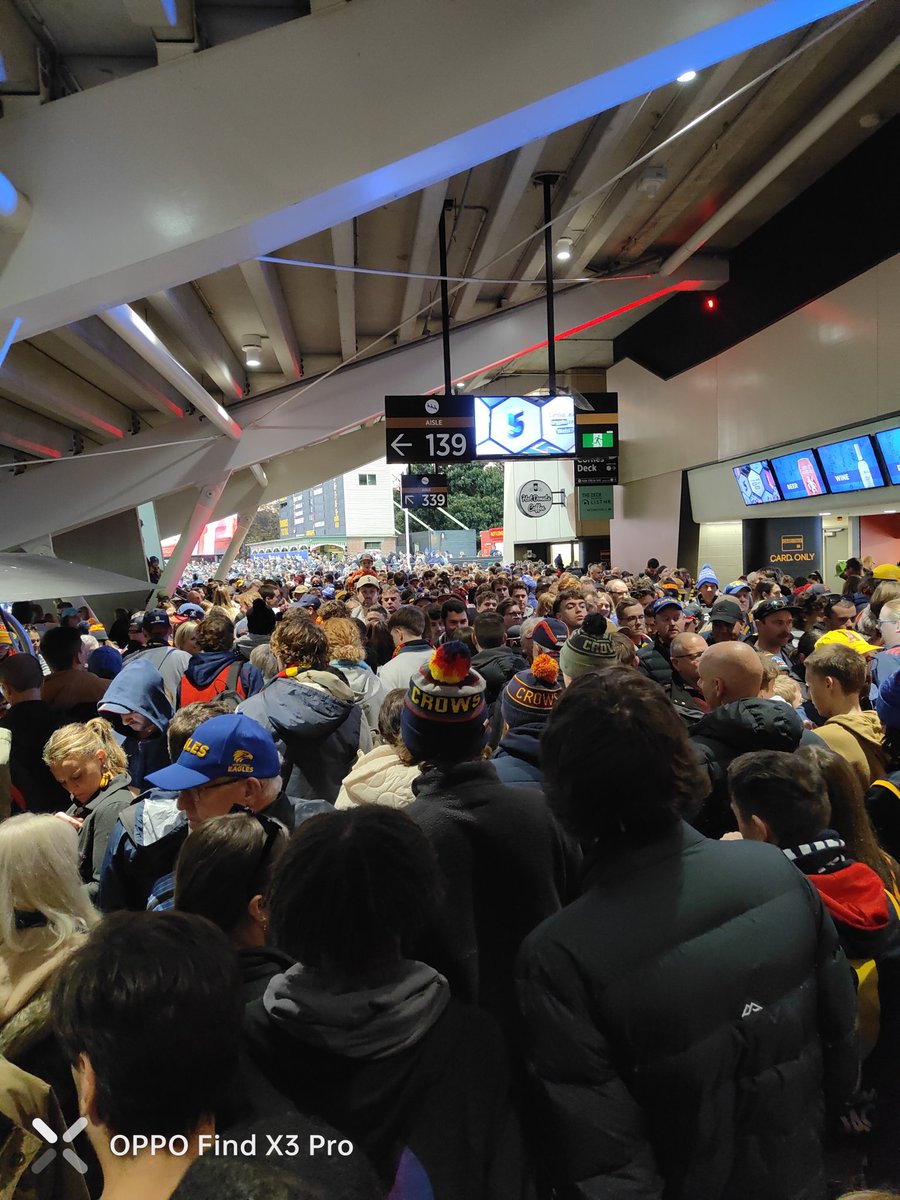 Scanlon7Sam's tweet photo. @TheAdelaideOval sort out your egress along this corridor. It's a joke. 
Coffee cart line merging into bar and donut line https://t.co/WBro14RBFN