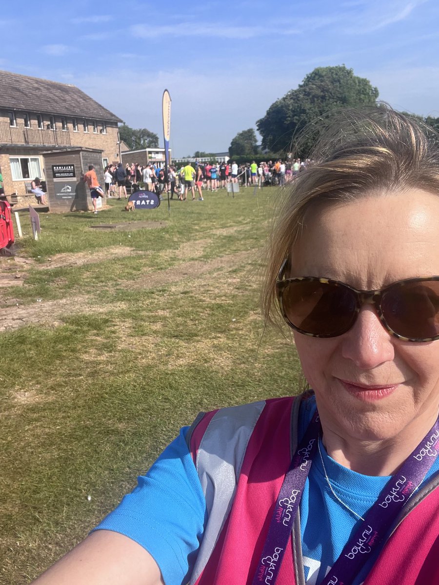 southernscampi's tweet image. #HiVisHero🦺 for ⁦@witneyparkrun⁩🧡🌳this week
💙sporting my ⁦@cancer5kYourWay⁩ T-shirt 👕 💙 do join us ⁦@Oxfordparkrun⁩ on June 24th for the next 
⁦@Oxford5KYourWay⁩ where with you, we walk, we run, we do it 
Y💙UR way 
⁦@parkrunUK⁩ 
#ExerciseWorks