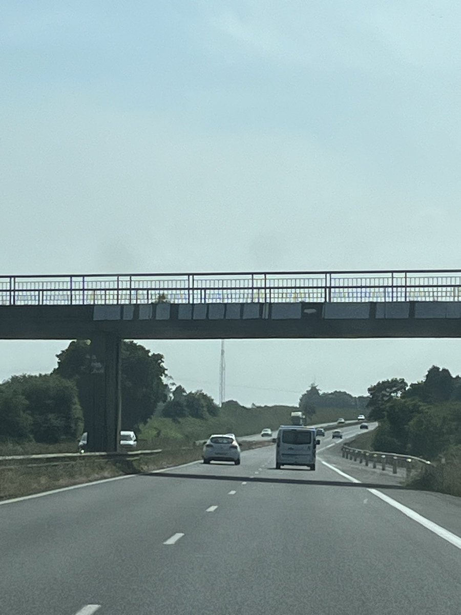 zan_mcht's tweet photo. La grande majorité des ponts tagés de la RN12 ont été censurés par nos élus !
Battons nous !✊🔥 https://t.co/nbWldXBJ3L