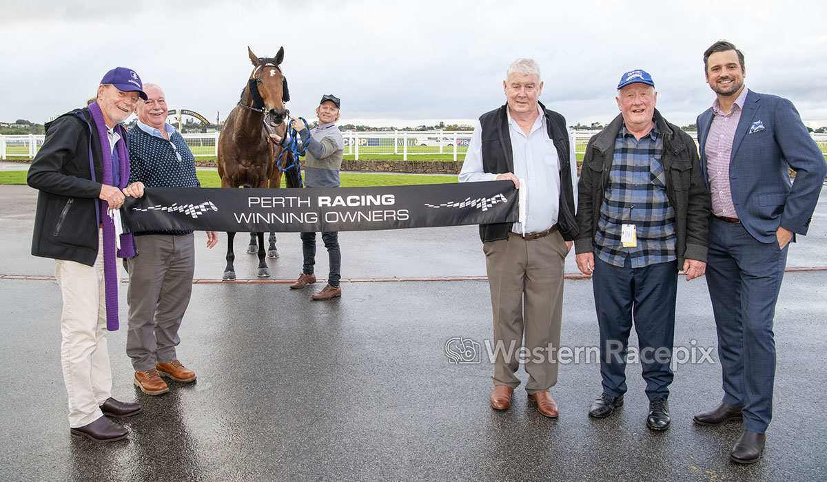 WesternRacepix's tweet photo. LAST OF THE LINE - 2023 Strickland Stakes (Group 3) @PerthRacing #WesternRacepix #BelmontParkPerth

More 📸 https://t.co/XhRFkjZsIp https://t.co/SjLNhDMtbu