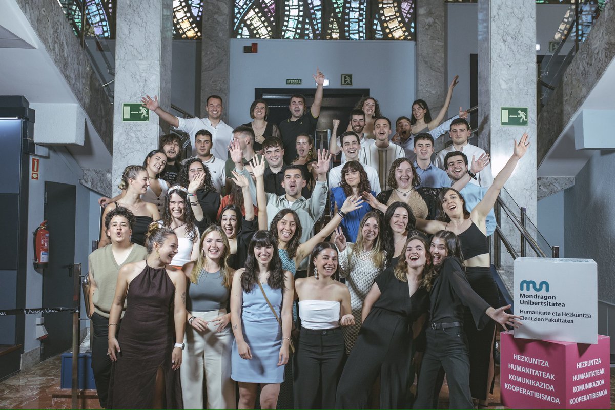 Huhezi's tweet photo. 🎉🎉 2022-2023 promozioetako #HaurHezkuntza, #LehenHezkuntza eta #IKO Ikus-entzunezko Komunikazioa graduetako ikasleentzako atzo izan zen graduko amaiera ekitaldia. 
Zorionak denei!
📸 https://t.co/yUU2WtfCMC
@MUnibertsitatea #HezkuntzaEraldatzen https://t.co/Y6KFHwgS7U