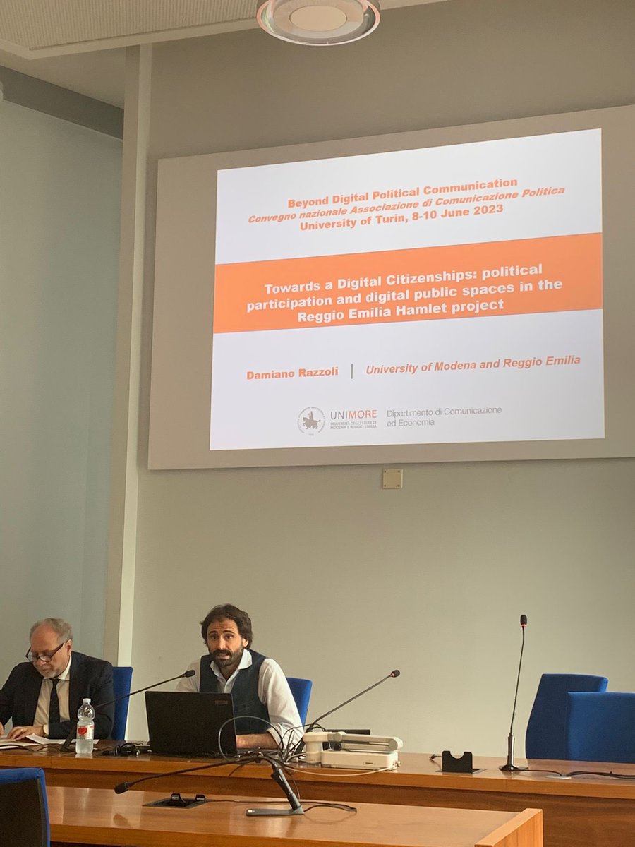 In sale lauree blu continua il dibattito con D. Razzoli (Università di Modena e Reggio Emilia) “Verso uno statuto della cittadinanza digitale: partecipazione politica e spazi digitali pubblici nel progetto Hamlet Reggio Emilia”
#compol23