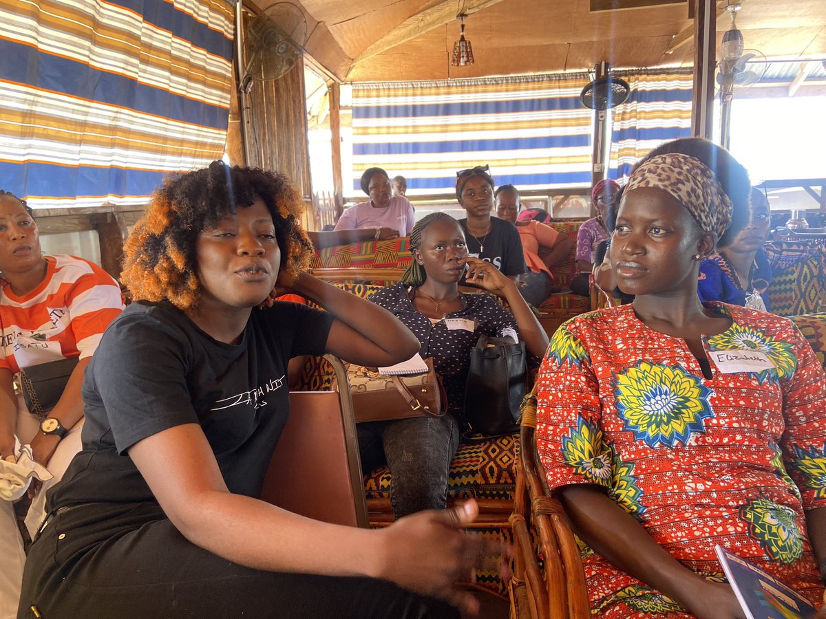 DnDComms's tweet photo. Happening Now: 

@SLAJ_Salone continue its training of female journalists on the safety and security guidelines ahead of the June 24th elections with support from @IrlEmbFreetown 

@IRNSalone @slajpresident https://t.co/5IGnrvNUrV