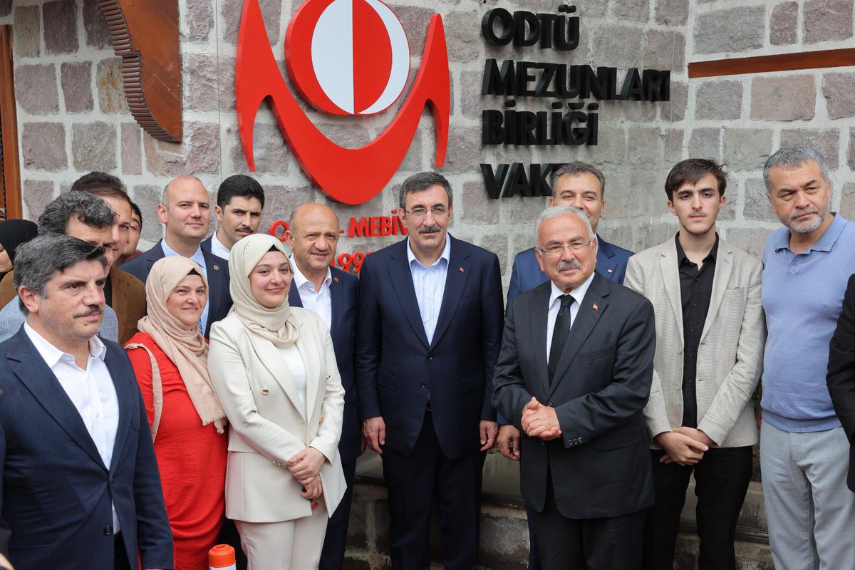 ODTÜ Mezunları Birliği Vakfı Konağı Açılışını gerçekleştirdik.

Bu konak, faaliyetleriyle yetişmiş nesilleri bir arada tutacak, gönüllülük bilincini güçlendirecektir.

Mensubu olduğum ODTÜ ailesinin tüm fertlerini Konak’taki kardeşlik halkasında buluşmaya davet ediyorum.