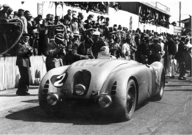 #OldSchoolRacing
#LeMans24 1937
#Bugatti Type 57C Tank 
Jean-Pierre Wimille / Robert Benoist
Winner