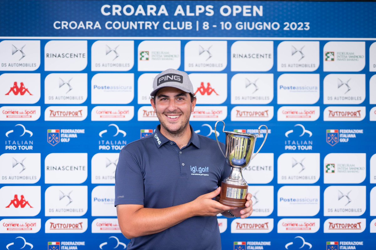 alpstourgolf's tweet photo. 🇮🇹Luca Cianchetti wins 🏆 the 2023 Croara Alps Open with a three-day score of 17 under-par! 👏🏻 Tied for 2nd place 🇮🇹Andrea Romano e 🇮🇹Ludovico Addabbo.

📝 Final Round review- https://t.co/yuflem0QB7

📸- Federazione Italiana Golf @FederGolf 

#raisinggolfstars 
#risinggolfstars https://t.co/JiUiW1TLWJ