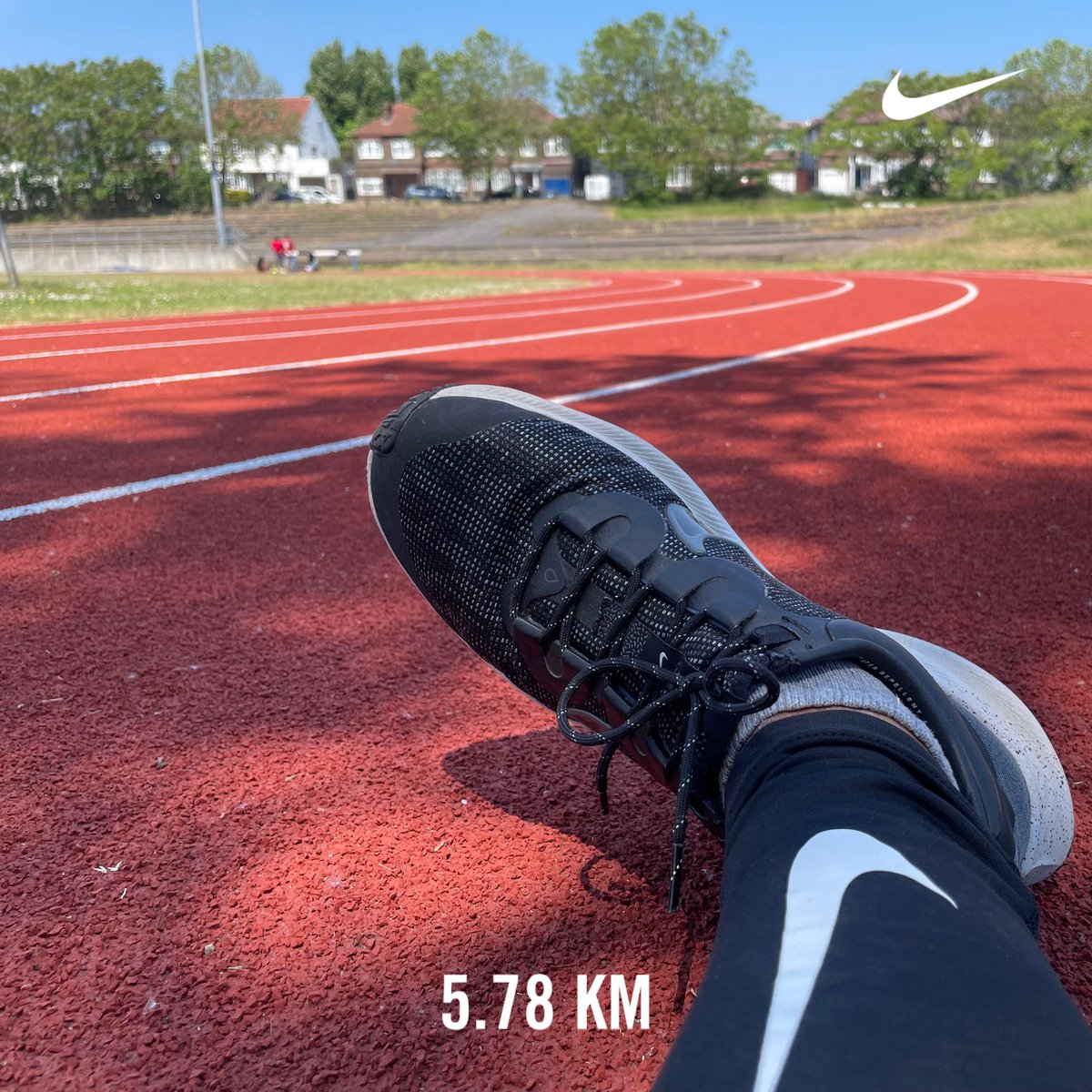 Hard and hot 5K 😎, but not as hard as my daughter training on the other side of the track with her coach using the <a href="/exergenie/">EXERGENIE</a> 🤪