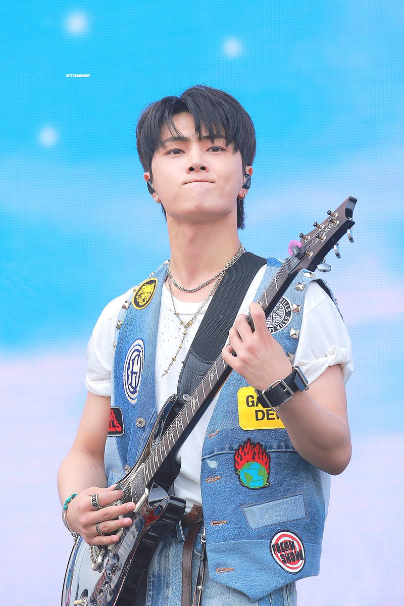 enhypenfansite's tweet photo. [HQ] 230610 Jay – Weverse Con Festival (Weverse Park)

cr.@/stunnin_jay 
#ENHYPEN #엔하이픈 #JAY #제이
@ENHYPEN @ENHYPEN_members https://t.co/nFwYqkBjyL