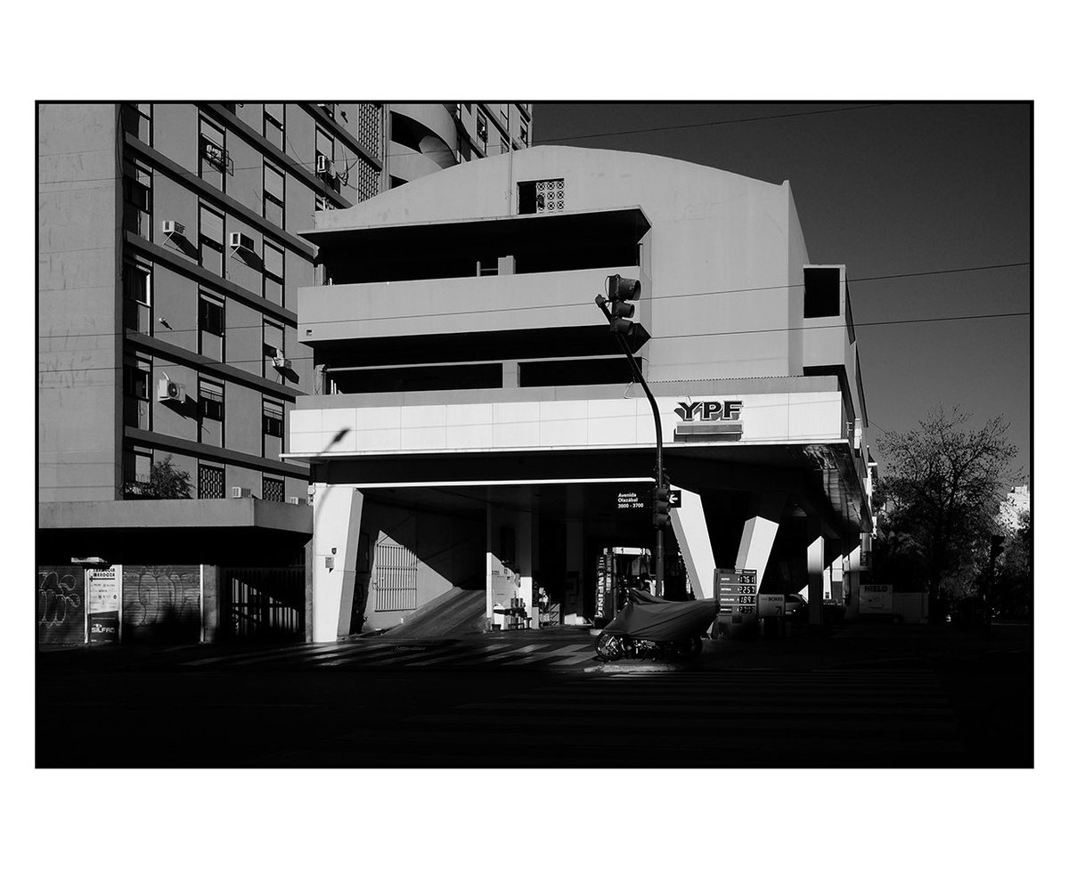 GM photolovers!! 📷🫶

| Sun & shadows XIII |

#FujiRecipe #Xtrans #SOOC #Monochrome #Fujifilm #Fuji #Fujimonochrome #straightoutofcamera  #streetblackandwhite   #blackandawhitephotography #blancoynegro #outdoors #Fujix70 #Building #Architecture #buenosaires #argentina #shadows