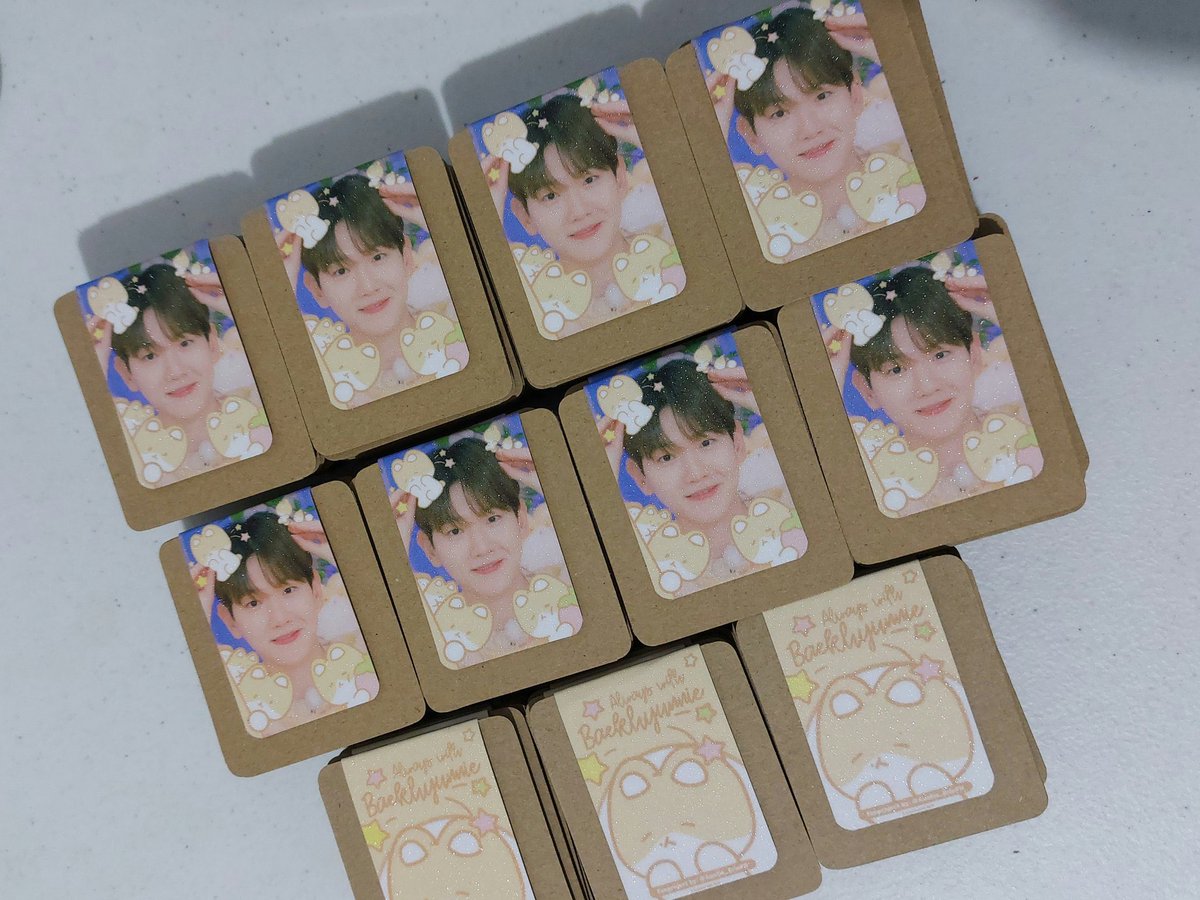 chansoobae_'s tweet photo. Overpass in Manila freebies by aji 🥳🥰💛⚡️
Limited (110 pcs) magnetic, glittered bookmark/s
1:1 only
I’ll randomly give these away to avoid mobbing 😚
See you tomorrow co-eries/ exo-l’s 🧸
#OVERPASSinMNL_Baekhyun #OVERPASS2023
#OVERPASSINMNL #Baekhyun #EXO https://t.co/f4qEAdkJTt