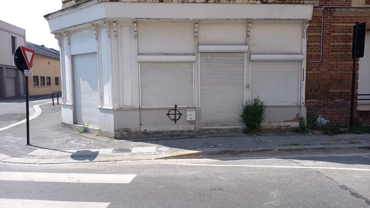 Le local de notre délégation au Havre a été odieusement tagué cette nuit. 

En ce jour de Marche des Fiertés Havraise, plein soutien aux bénévoles et militants locaux des droits des personnes LGBT+, face à la haine et au rejet ! 💪🌈