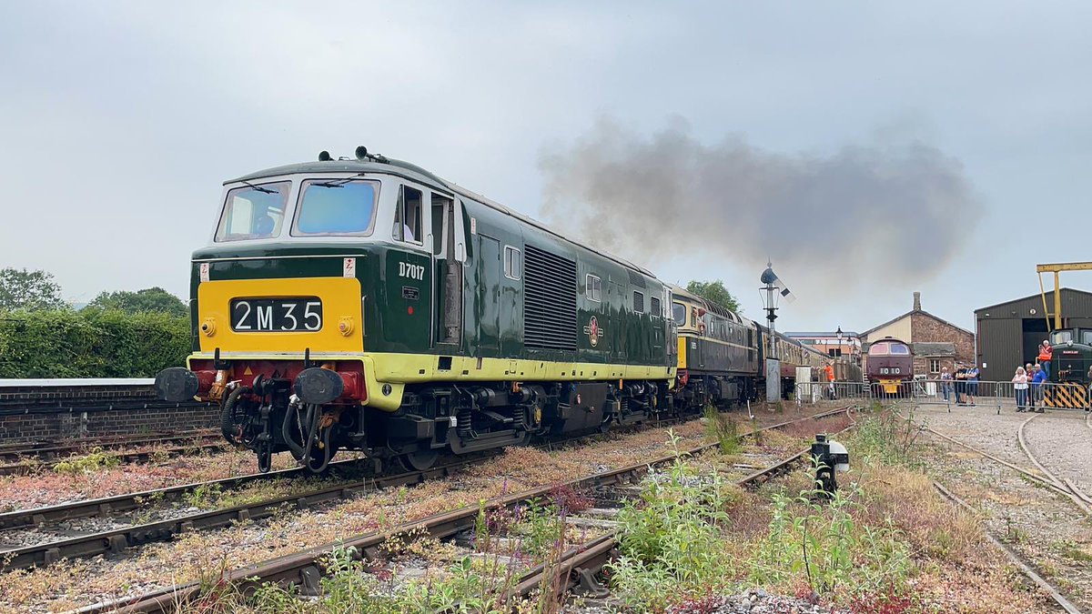 Our Class 35 Hymek D7017 on the 1325 from Williton to Minehead with Class 33 D6575 on day 3 of the gala on the @WSomRailway 

Photo by Josh Brinsford
