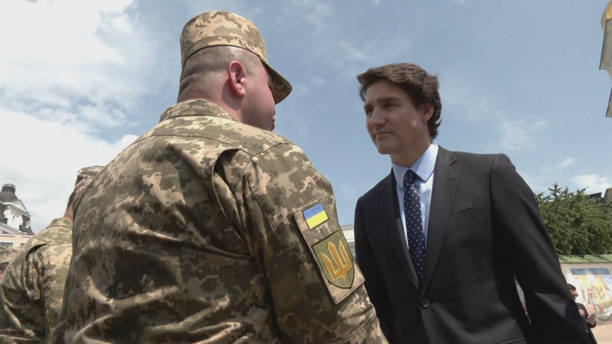 tvanouvelles's tweet photo. TRUDEAU EN UKRAINE | Le Canada augmente son aide militaire de 500 M$; de nouvelles sanctions annoncées contre 24 personnes et 17 entités
https://t.co/1CJI5nIs04 https://t.co/SLQTzVJub8