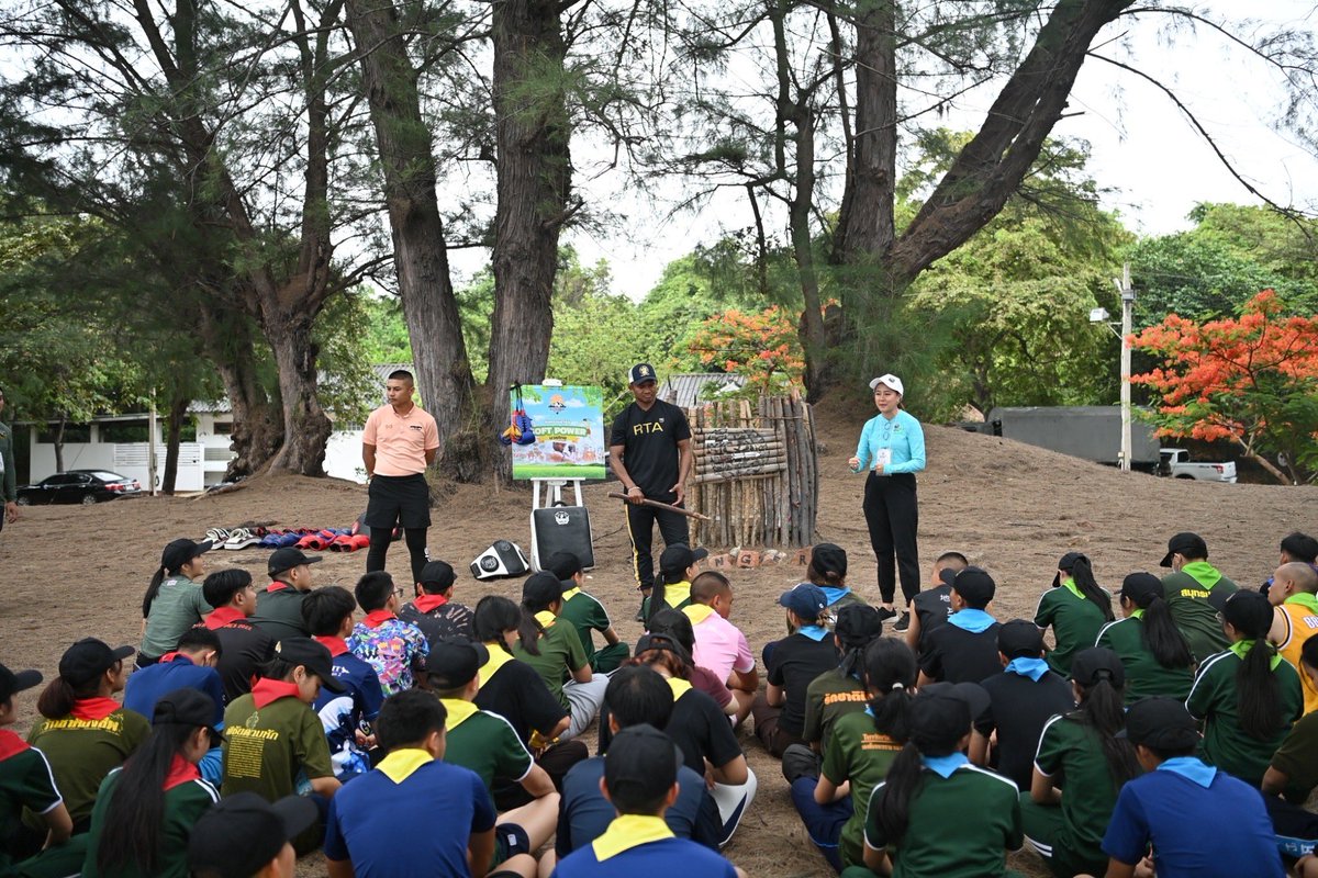 SMART_RTA's tweet image. พี่บัวขาว ขวัญใจวัยรุ่น เยาวชนค่าย New Gen เป็น.อยู่.คือ. 

ครูบัวขาว เป็นวิทยากรด้านสมรรถนะร่างกายและวิทยาศาสตร์การกีฬา ผ่านกิจกรรมมวยไทย Soft power รวมถึงการแชร์ประสบการณ์จากชีวิตจริงในการน้อมนำแนวคิดเศรษฐกิจพอเพียงไปใช้ในการดำรงชีวิต 

#NEWGENเป็นอยู่คือ
#SMARTcamp