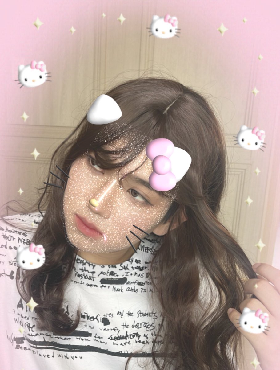 ovo_identityV's tweet photo. 卒業写真に女装する役割に割り当てられ体重を8キロほど減少しました

これは友達の家で化粧の練習をして撮った写真です。(フィルターは僕が入れたんじゃないです🥹) https://t.co/YxlX19aKYh
