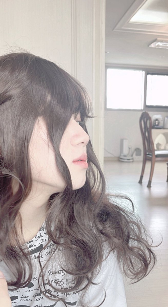 ovo_identityV's tweet photo. 卒業写真に女装する役割に割り当てられ体重を8キロほど減少しました

これは友達の家で化粧の練習をして撮った写真です。(フィルターは僕が入れたんじゃないです🥹) https://t.co/YxlX19aKYh