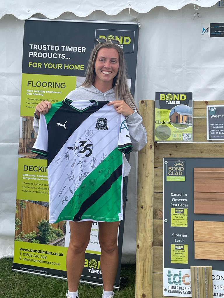 Third and final day of the @RoyalCornwall Show and our win a shirt competition! To enter, design a shirt on our stand 583 with @Agrii. Thank you to Char Whitmore for popping over to our stand today and holding up @Ryanhardie9’s signed shirt! @Argyle @ArgyleWFC