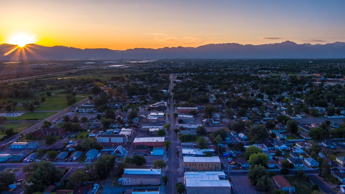 Grallon's tweet image. It's a gorgeous #SaturdayMorning  as the #sun crest over the #Wasatch #mountains #Utah #saltlakecity #magna @abc4utah
@natwxdesk @KUTV2News @ThePhotoHour @fox13 @AutelRobotics @KSL5TV @sunrisemvmt @StoryfulNews @weathercaster @WeatherNation @weatherchannel
