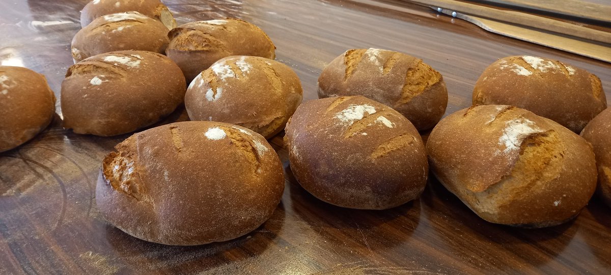 Odun ateşinde esmer köy ekmeği ellerinize sağlık