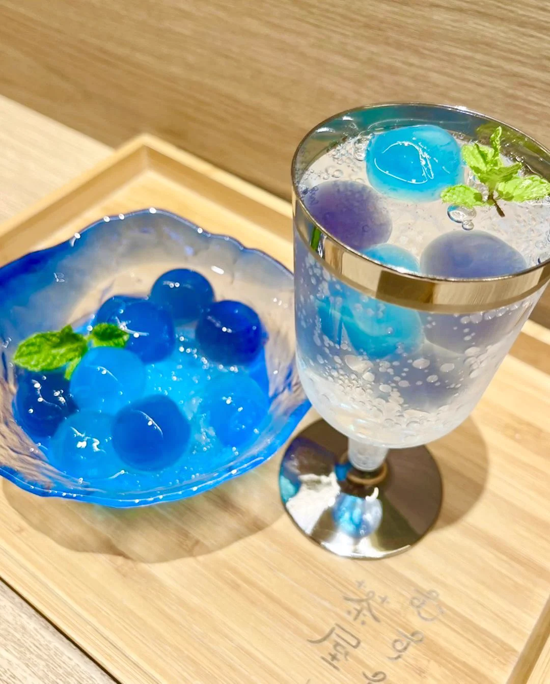器の中は咲き乱れる紫陽花のよう！愛知県犬山市にある茶屋の寒天ゼリーがきれいすぎた！