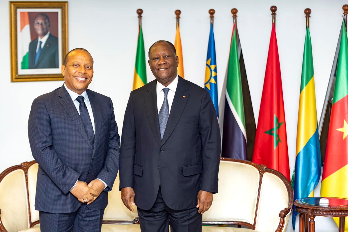 🇨🇮 Patrice Trovoada, PM de Sao Tomé-et-Principe : "
Je suis heureux car j'ai trouvé une Côte d'Ivoire très en avance, avec la réalisation de nombreuses infrastructures et un véritable dynamisme économique. . J'exhorte mes sœurs et frères ivoiriens à continuer sur cette lancée".