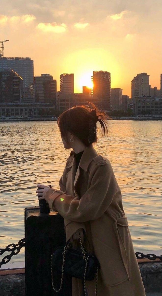 One different person

_Living under the shadow of the past is difficult. I just want you guys to feel it too.

Lee Jeno x Karina local au