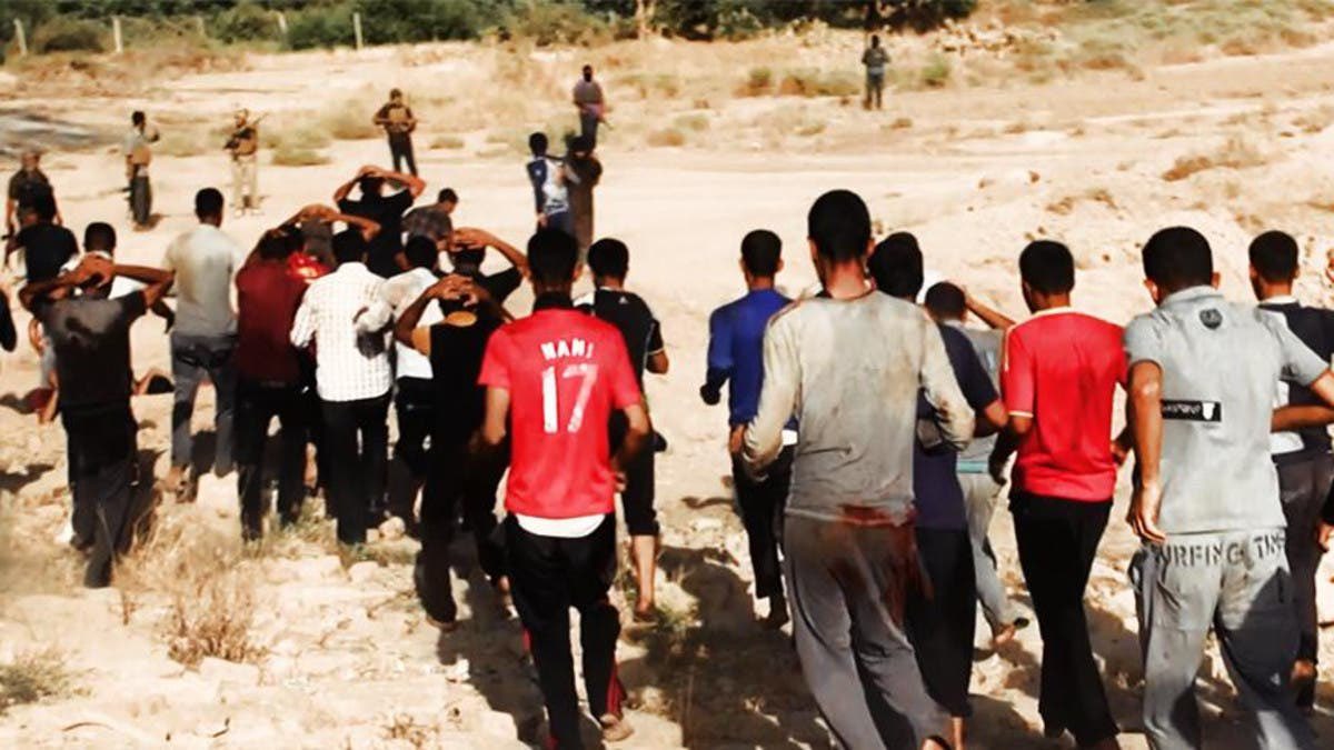 safaasde3's tweet photo. الى اين؟!
ألى أين أنتم ذاهبون؟!
يا ورود الوطن والامهات، يامن سُقيتم بالدمع والآهات. 

ألى أين أنتم ذاهبون؟!
توقفوا أرجوك، هذا ليس طريقكم، هذا طريق الموت، وأنتم على الموت صغار!!

ألى أين أنتم ذاهبون؟!
أمهاتكم، أخواتكم، زوجاتكم، حبيباتكم، بانتظاركم…
ألى أين أنتم ذاهبون؟!

نموت نموت .. ويحيا الوطن؟!!
لمن يحيا الوطن إذا أنتم تموتون؟!!
لمن يحيا وانتم الوطن؟!!

هل يحيا الوطن ليحكم، الجلادون، والسارقون!

ألى أين أنتم ذاهبون؟!

وكاني بهم يقولون:
ماذا تريد منا؟
دعنا نذهب، فالموت خير من البقاء، 
في وطن نُقتل فيه بدم بارد بلا حياء.

لعن الله من غدركم، وقتلكم، ورضي بذلك.
لعن الله من ارسلكم الى أرض محروقه، بلا قيادة ولا حماية ولا سلاح..
ستبقى دمائكم تلعنهم ألى يوم الدين

صفـــاء الاســـدي