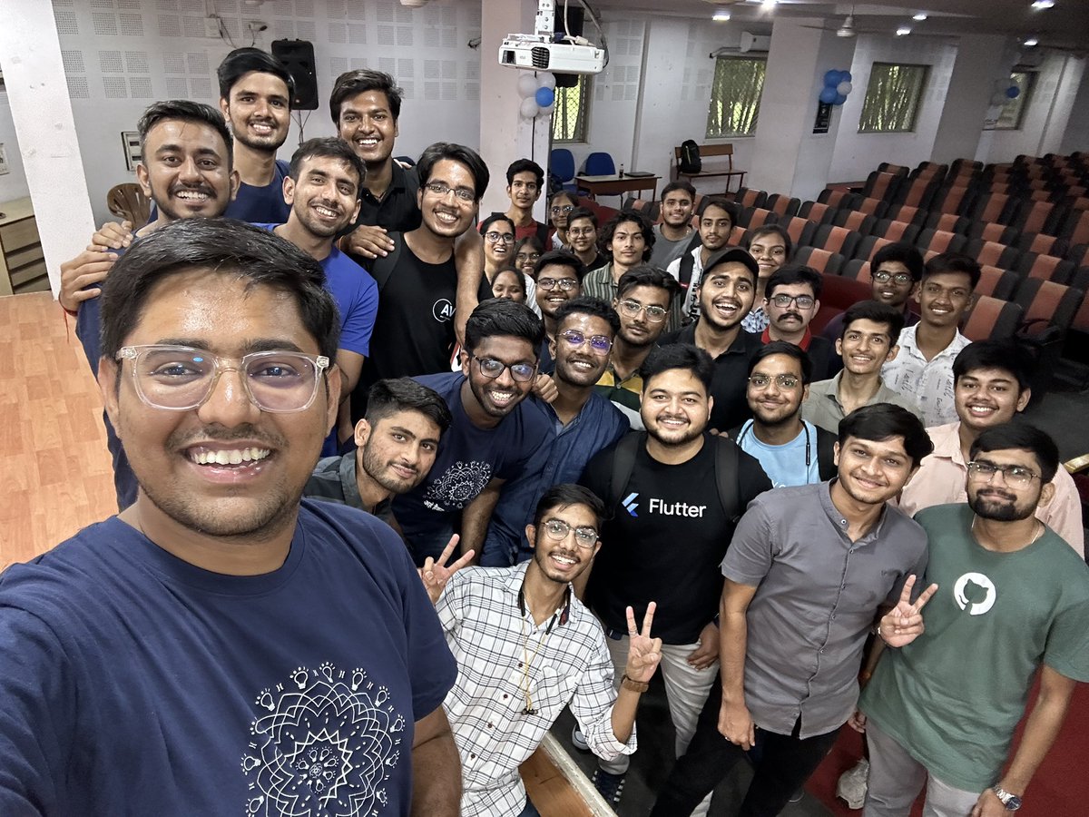 hackthisfall's tweet photo. Random post-meetup clicks at #HTFRaipur ๐ฅฐ
#HackThisFall #HTFMeetups โจ https://t.co/hjS0OIbrxV