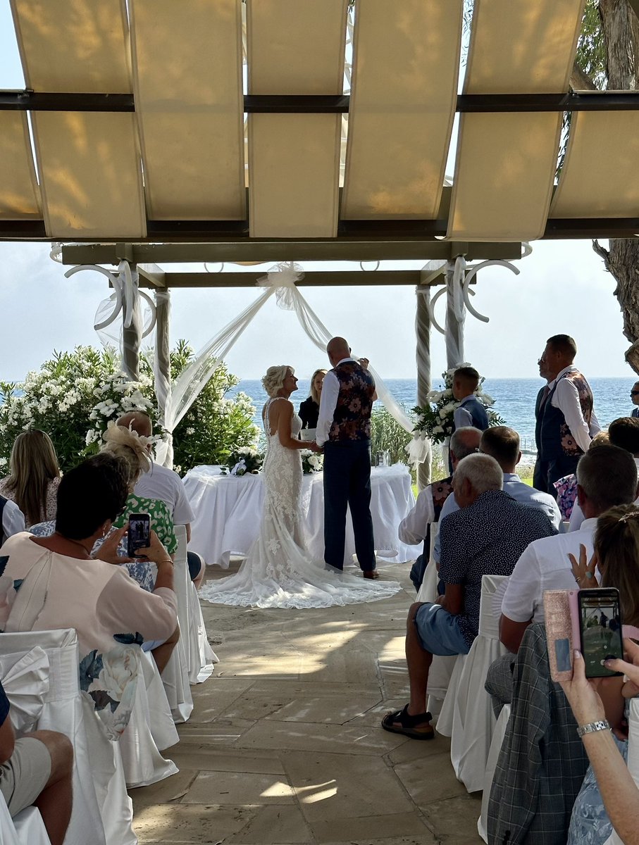 So #bigfrank got married 👨🏼‍⚖️👰🏼‍♀️#paphos #cyprus