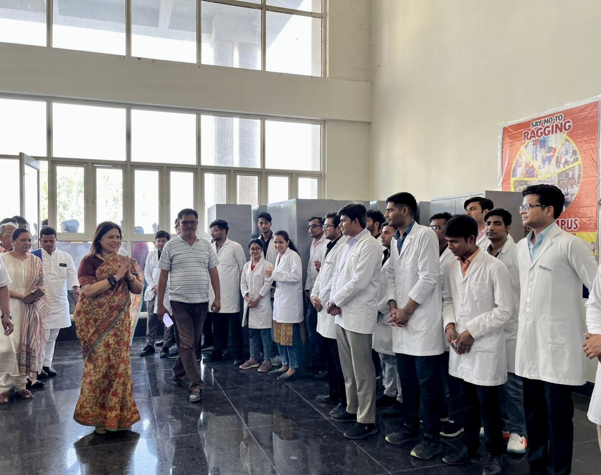 M_Lekhi's tweet image. Over the last 9 years, the no. of medical colleges have increased by over 71% ⬆️

Visited the state-of-the-art Etah Medical College which was inaugurated by PM Shri @narendramodi ji, along with Hon MP Shri @RajveersinghUP ji. 

Interacted with the students. 
#9YearsOfSeva…