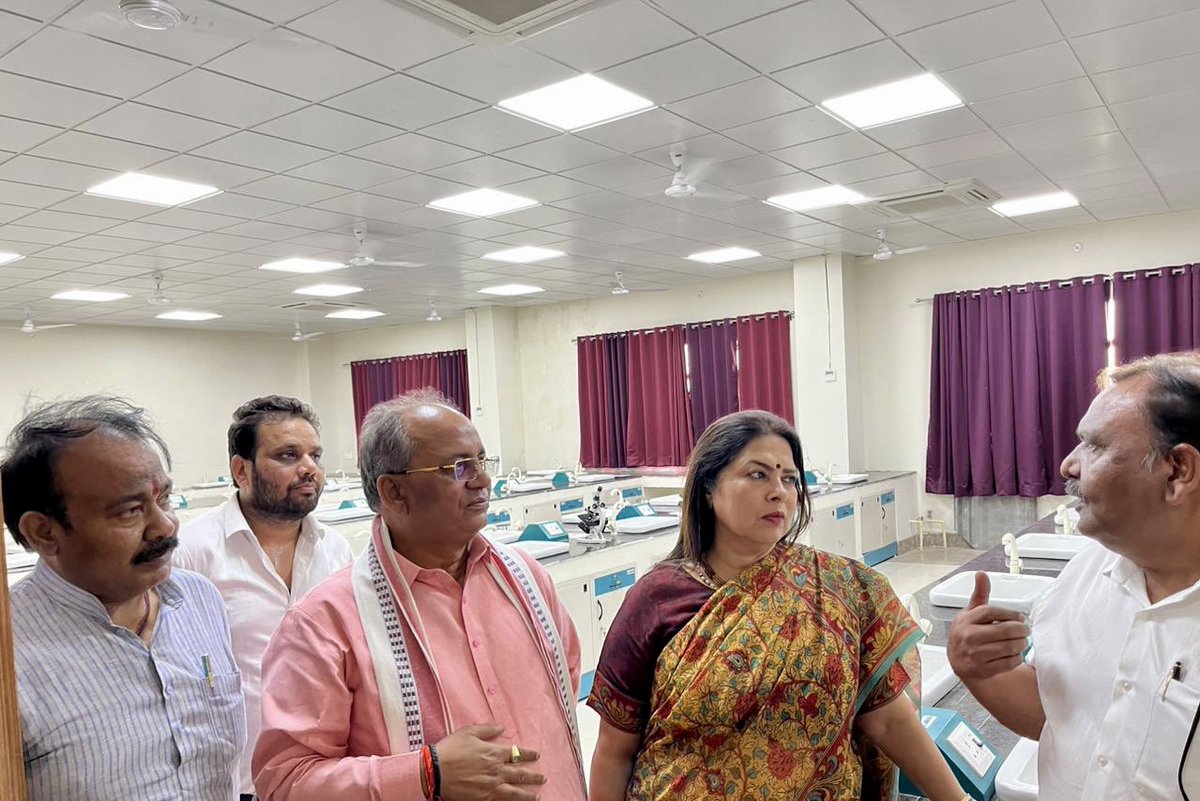 M_Lekhi's tweet image. Over the last 9 years, the no. of medical colleges have increased by over 71% ⬆️

Visited the state-of-the-art Etah Medical College which was inaugurated by PM Shri @narendramodi ji, along with Hon MP Shri @RajveersinghUP ji. 

Interacted with the students. 
#9YearsOfSeva…