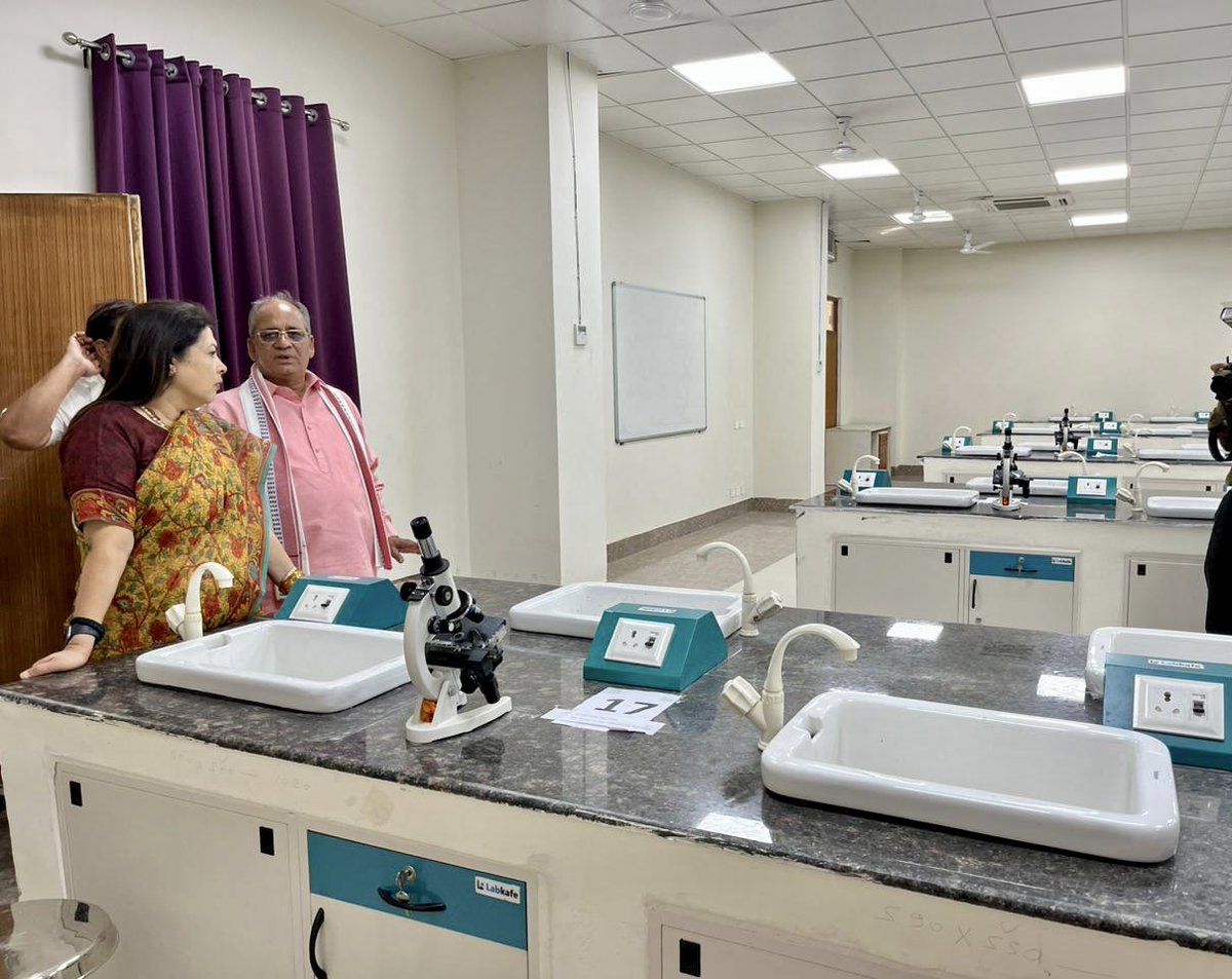 M_Lekhi's tweet image. Over the last 9 years, the no. of medical colleges have increased by over 71% ⬆️

Visited the state-of-the-art Etah Medical College which was inaugurated by PM Shri @narendramodi ji, along with Hon MP Shri @RajveersinghUP ji. 

Interacted with the students. 
#9YearsOfSeva…